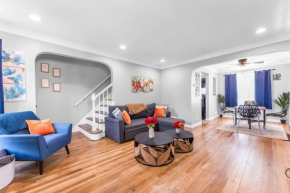 Renovated Brooklyn Townhome 9 Miles from Downtown
